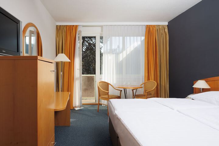 Room 7 of 44