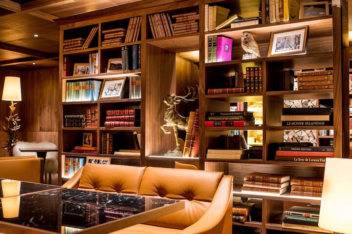 Lounge 88 of 102