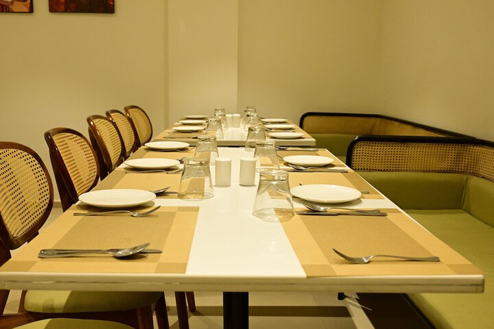 Dining 37 of 48