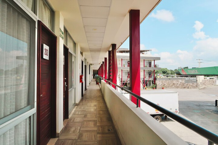 Ballroom/Hall 61 of 80