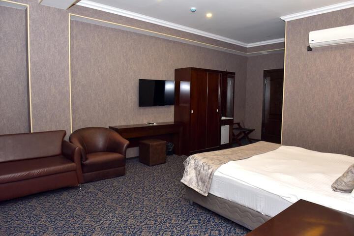 Room 12 of 96