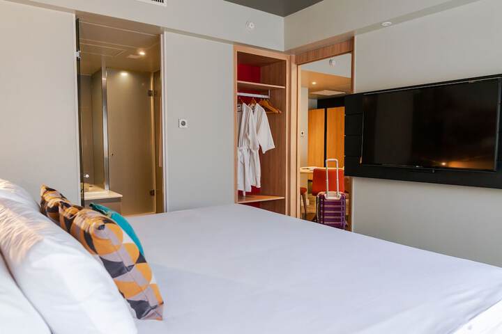 Room 22 of 164