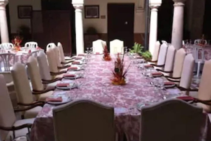 Dining 26 of 38