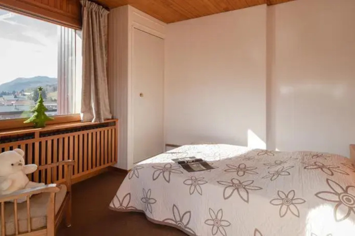 Room 2 of 9
