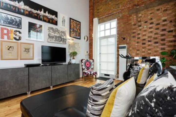 Room 5 of 12