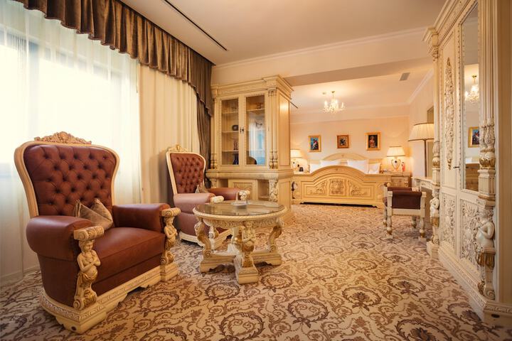 Room 15 of 90