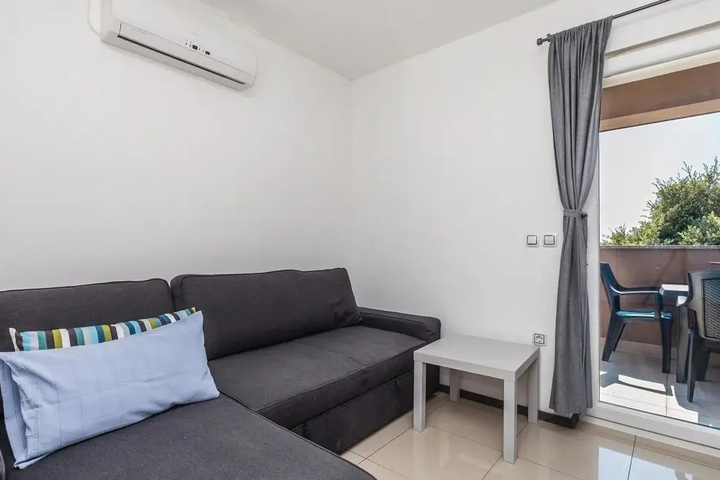 Room 5 of 16