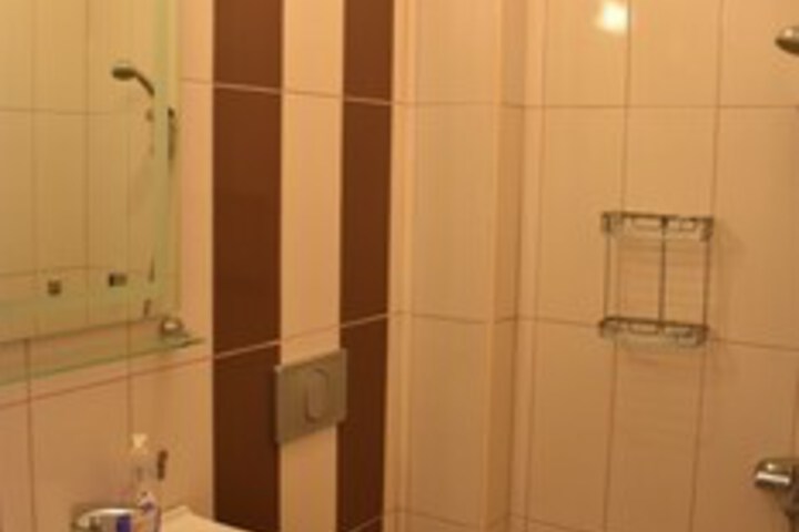 Room 4 of 17