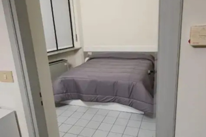 Room 2 of 7