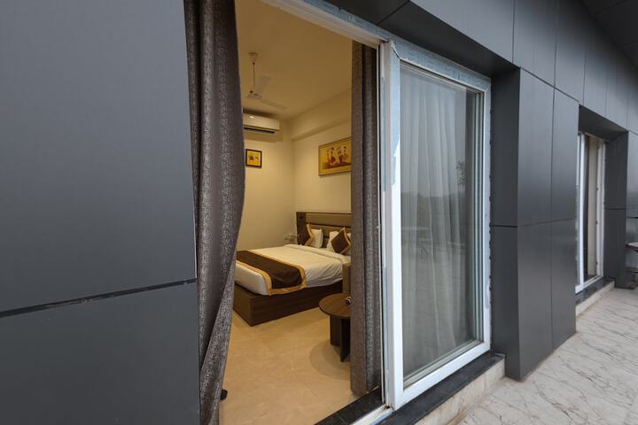 Room 5 of 23