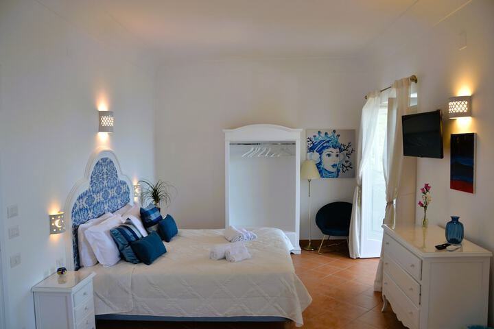Room 37 of 221