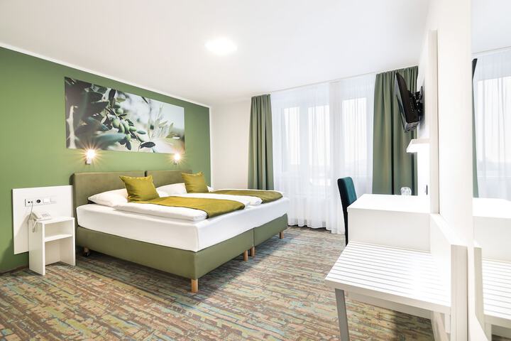 Room 25 of 133
