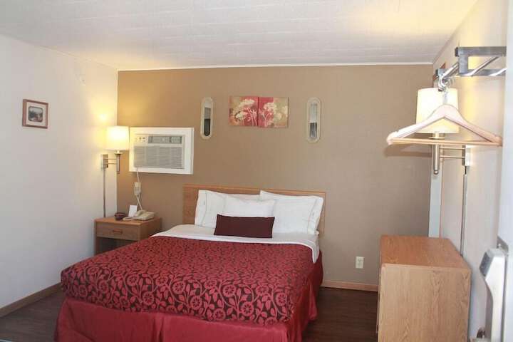 Room 13 of 83