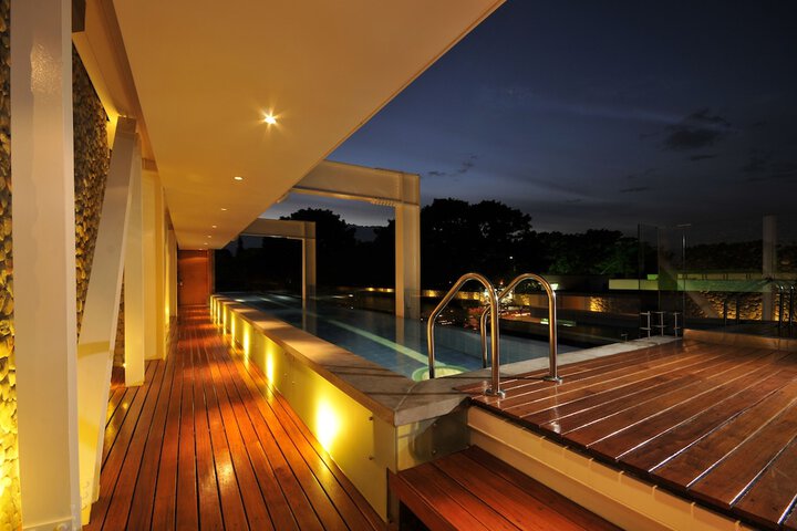 Hotel with Pool