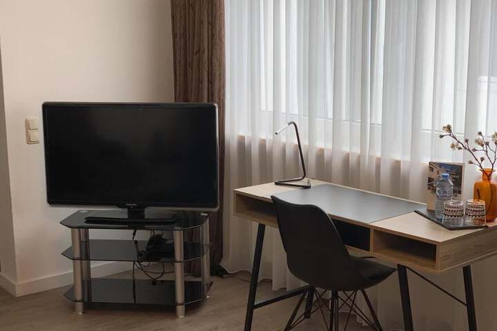 Room 16 of 48