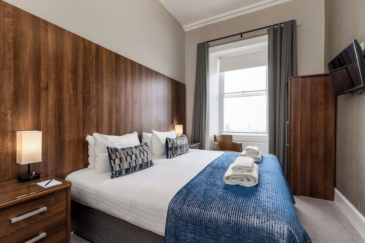 Room 10 of 62