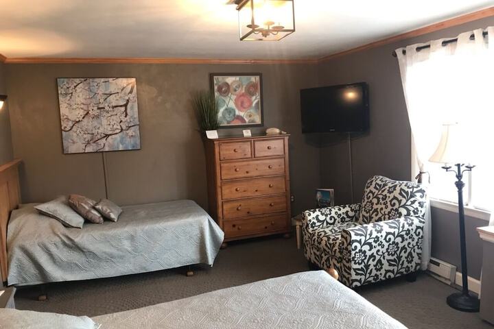 1 Queen Bed (29 of 45)