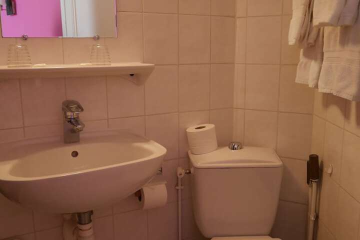 Room 30 of 35