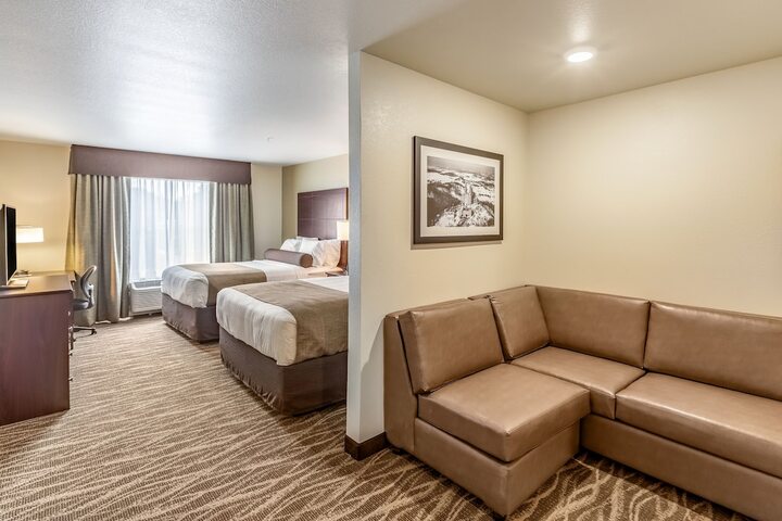 2 Queen Guest Room (3 of 9)