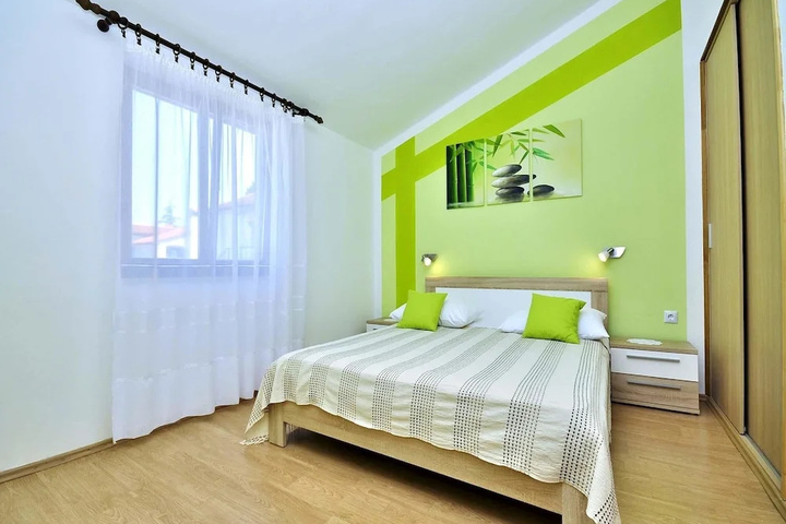 Room 2 of 18