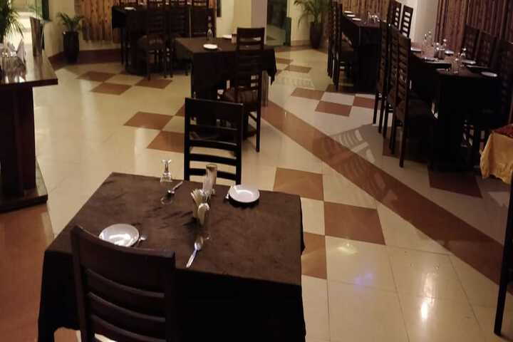 Dining 19 of 20