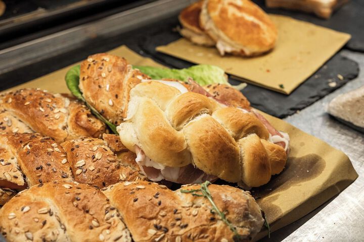 Snack bar