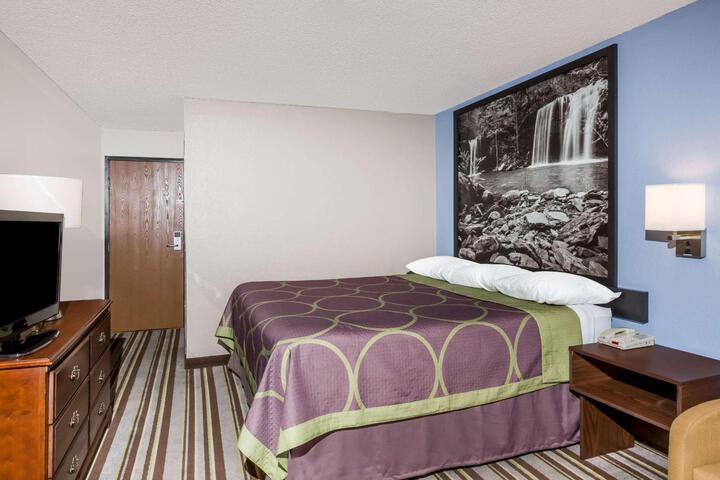 Double Accessible Queen Size Bed (4 of 6)