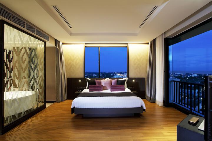 Room 6 of 94