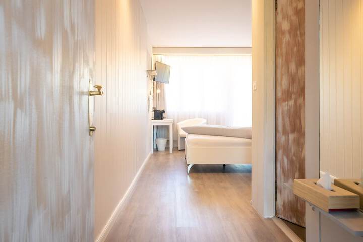 Room 8 of 47