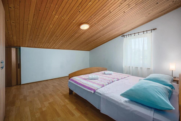 Room 3 of 16