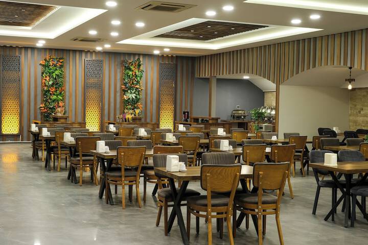 Dining 38 of 58