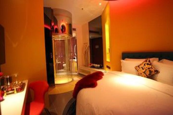 Room 72 of 96