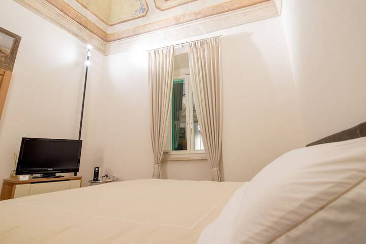 Room 5 of 34