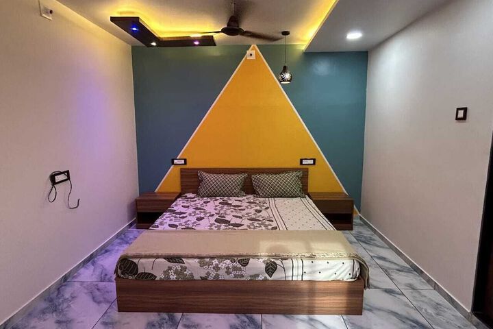 Room 8 of 28