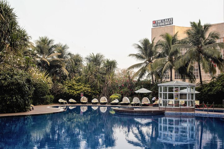 Hotel Pool