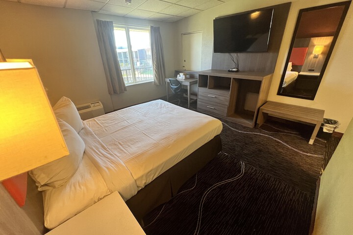 1 Queen Bed (9 of 9)