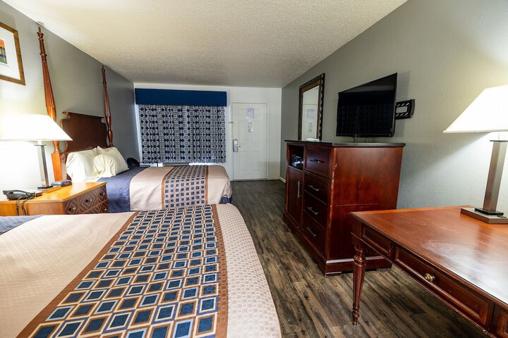 2 Double Beds (10 of 15)