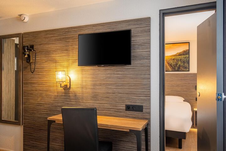 Room 45 of 127