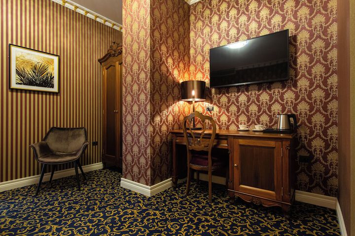 Room 27 of 66