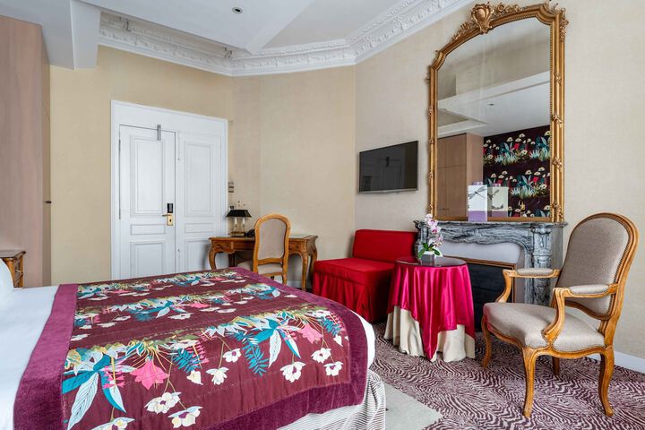 Room 32 of 74