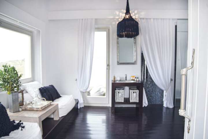 Room 34 of 163