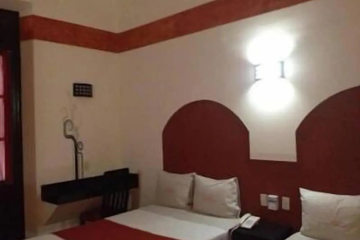 Room 6 of 15