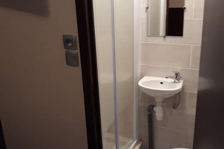 Room 9 of 12