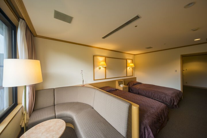 Room 6 of 84