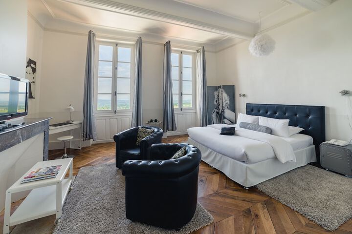 Room 10 of 42