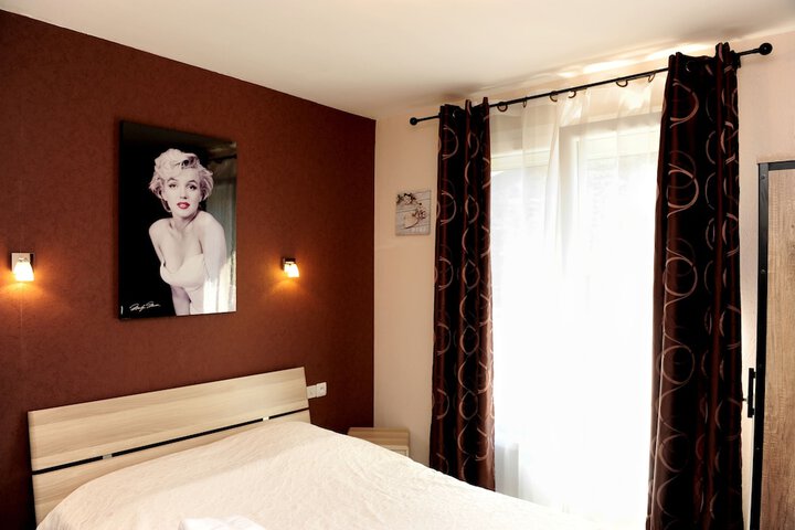 Room 4 of 62
