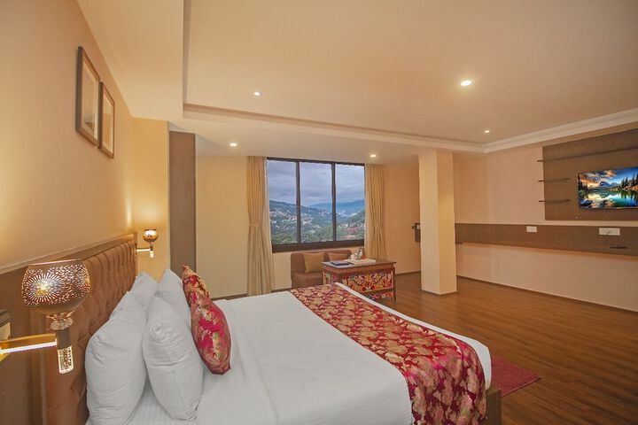 Room 4 of 16
