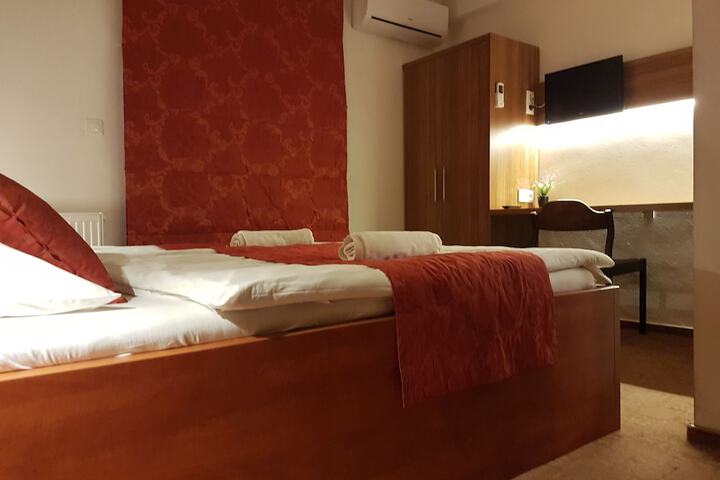 Room 9 of 22