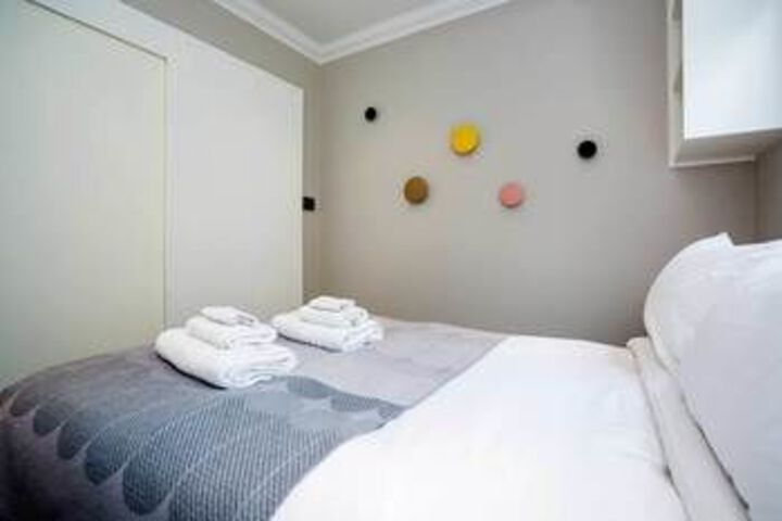 Room 10 of 17