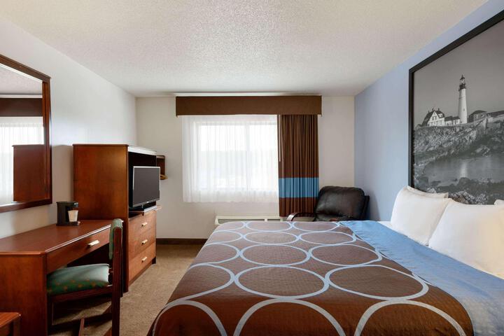 1 King Bed (14 of 14)